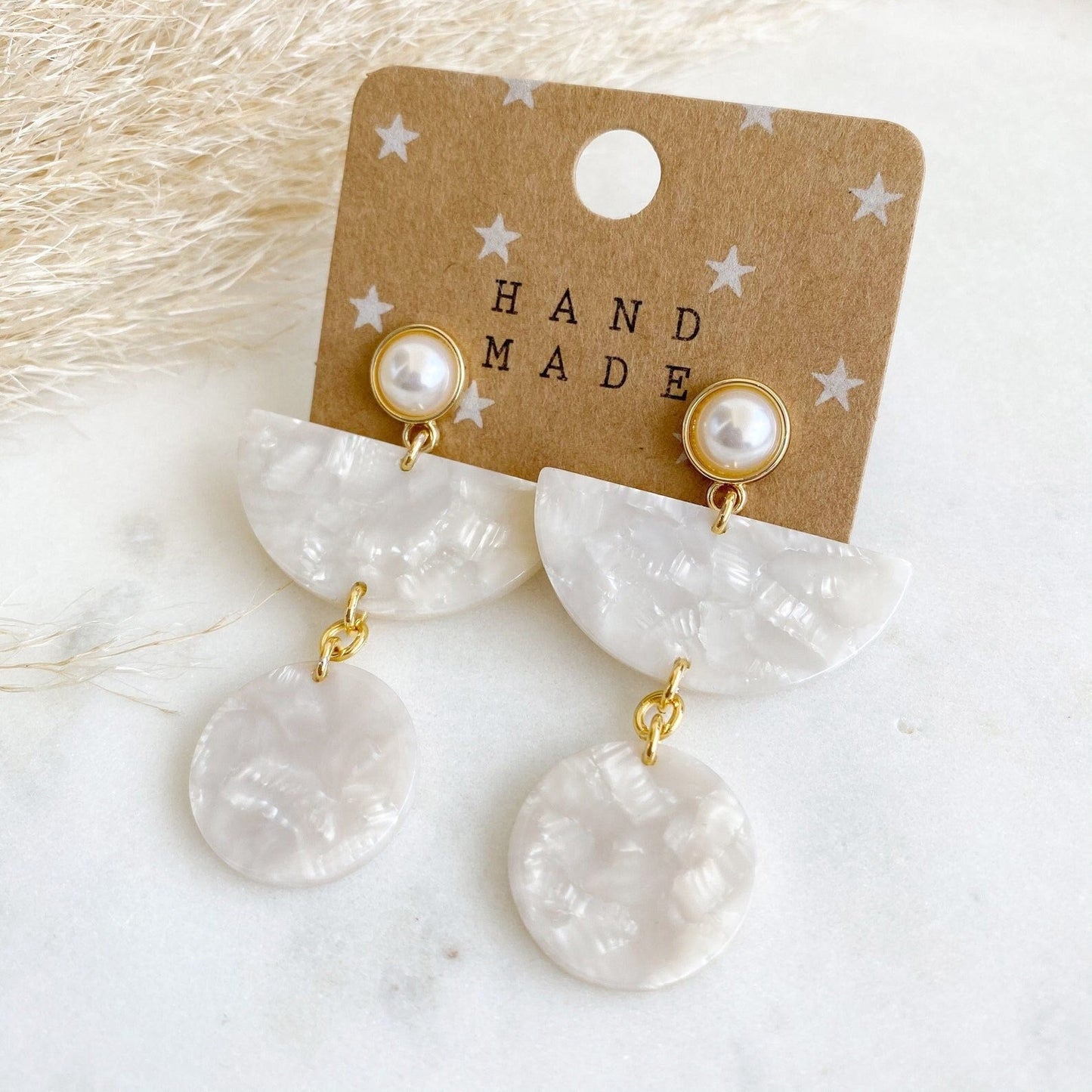 Boho Ohrringe Resin Harz *Blogger Stil* goldene Fassung mit Perle orientalisch weiß creme Hochzeit Süßwasserperle Boho Kreis Statement - Feenmanufaktur