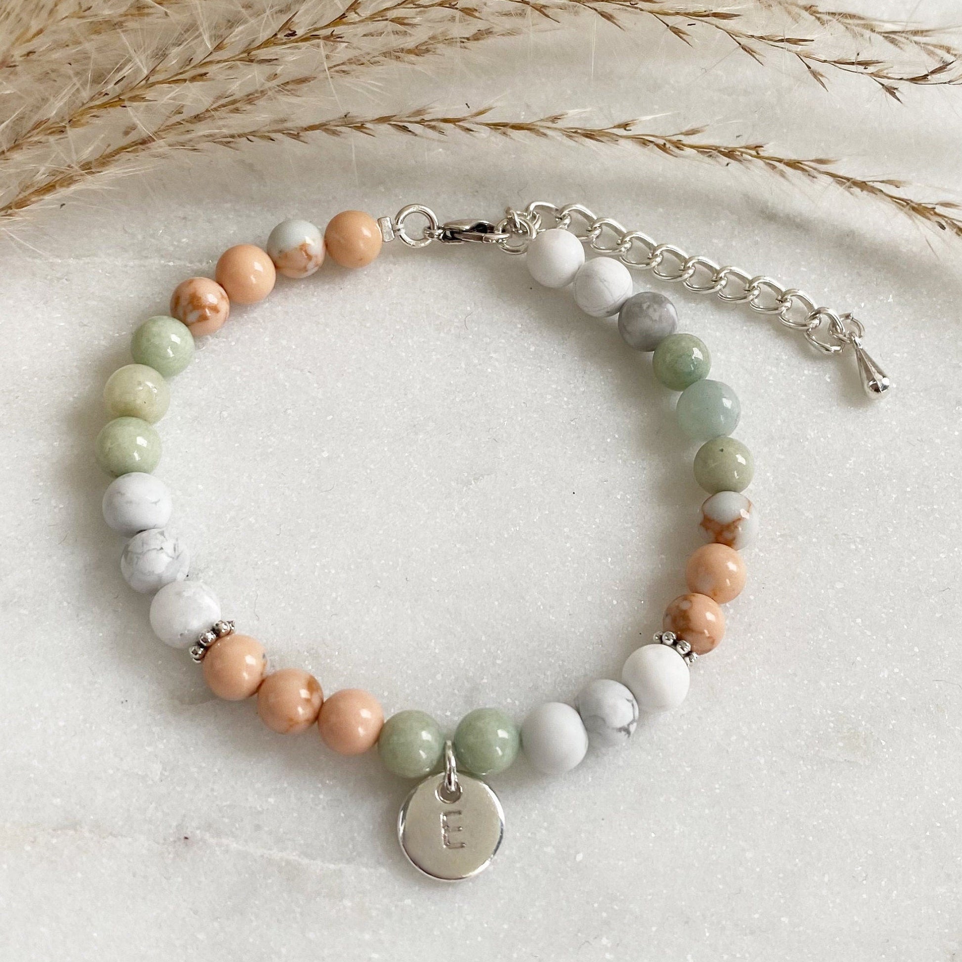 Edelstein Armband mit Initialen und Jade Perlen - Feenmanufaktur