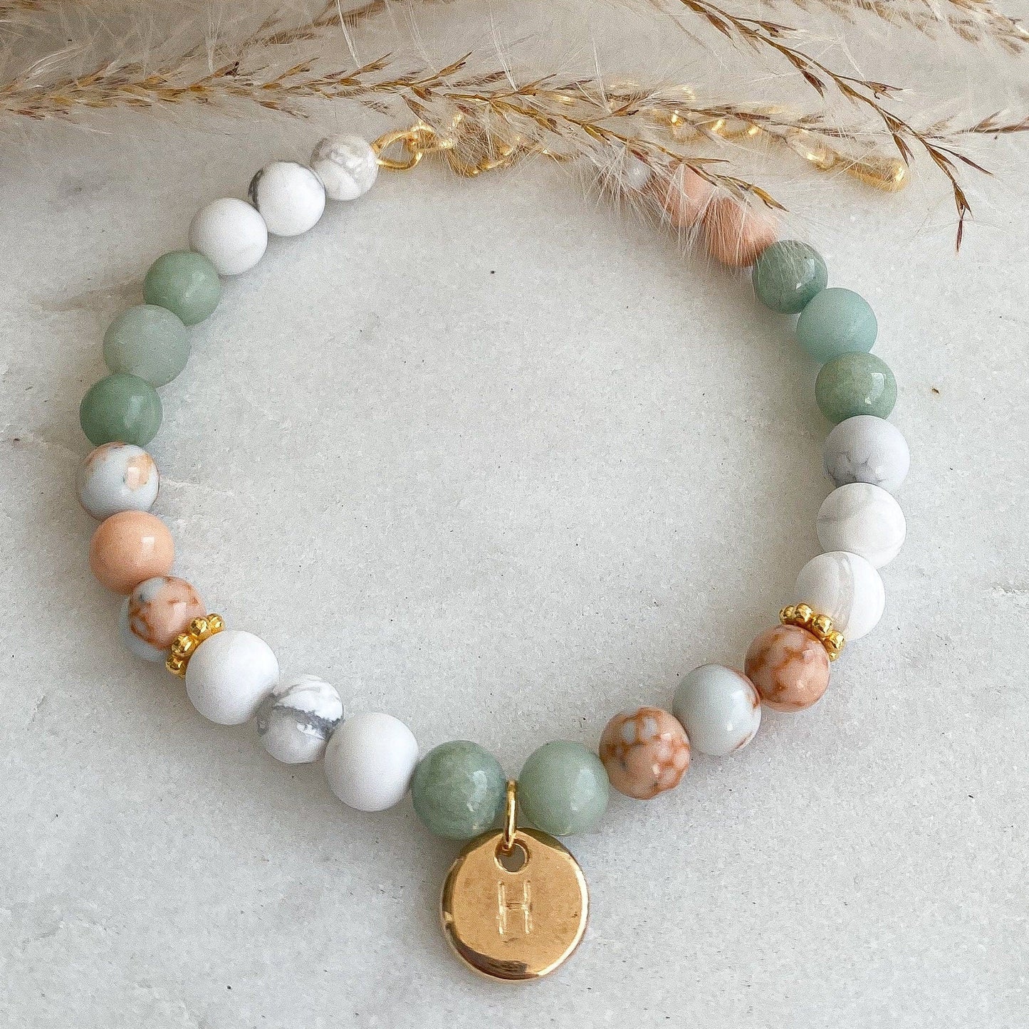 Edelstein Armband mit Initialen und Jade Perlen - Feenmanufaktur