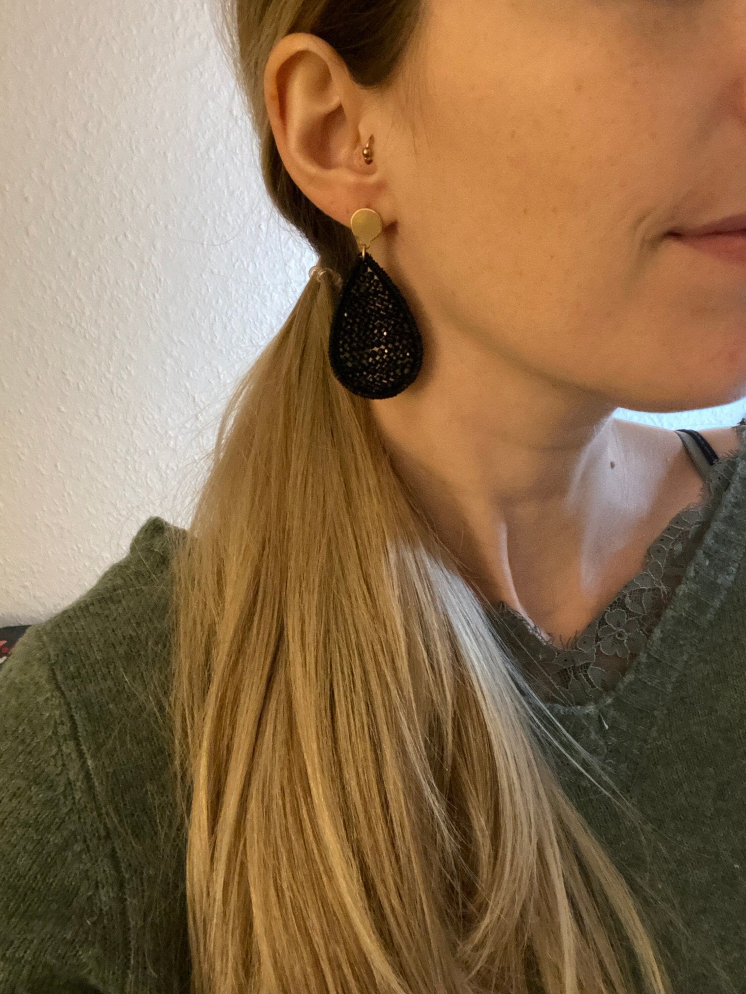 Festliche Perlenohrringe "Scarlett" schwarz - Feenmanufaktur