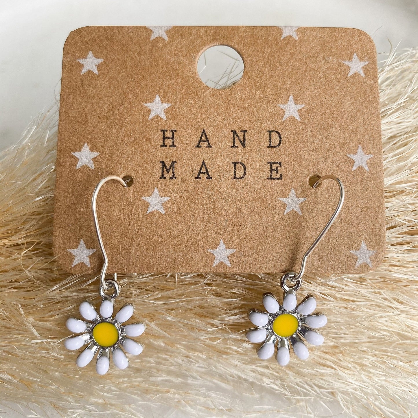 Gänseblümchen Ohrringe in gold oder silber *handgefertigte Ohrhänger* Sommer Blüten Blumen rosa weiß Blogger Style sommerlich Daisy boho - Feenmanufaktur
