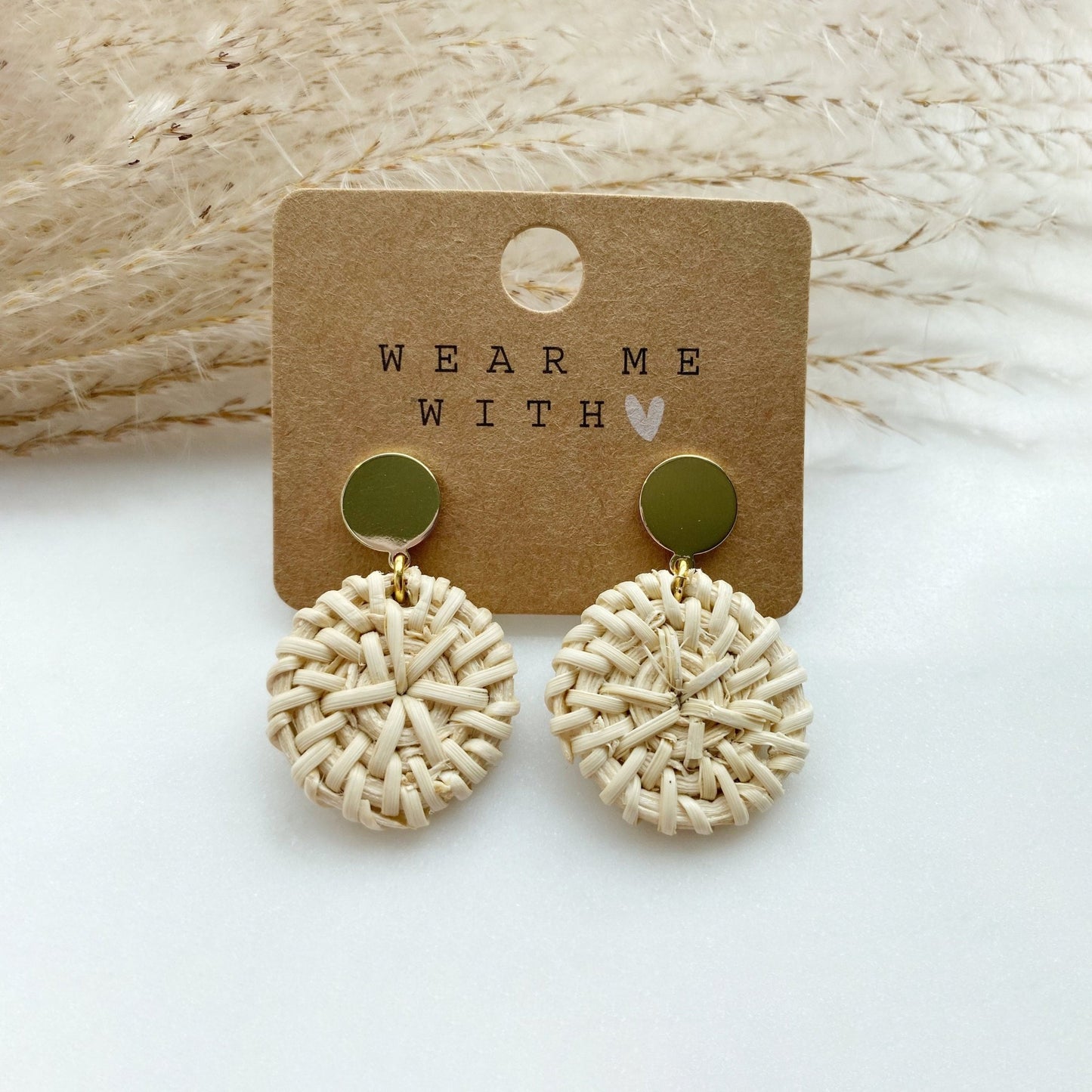 Geflochtene Rattan Ohrringe beige gold - Feenmanufaktur