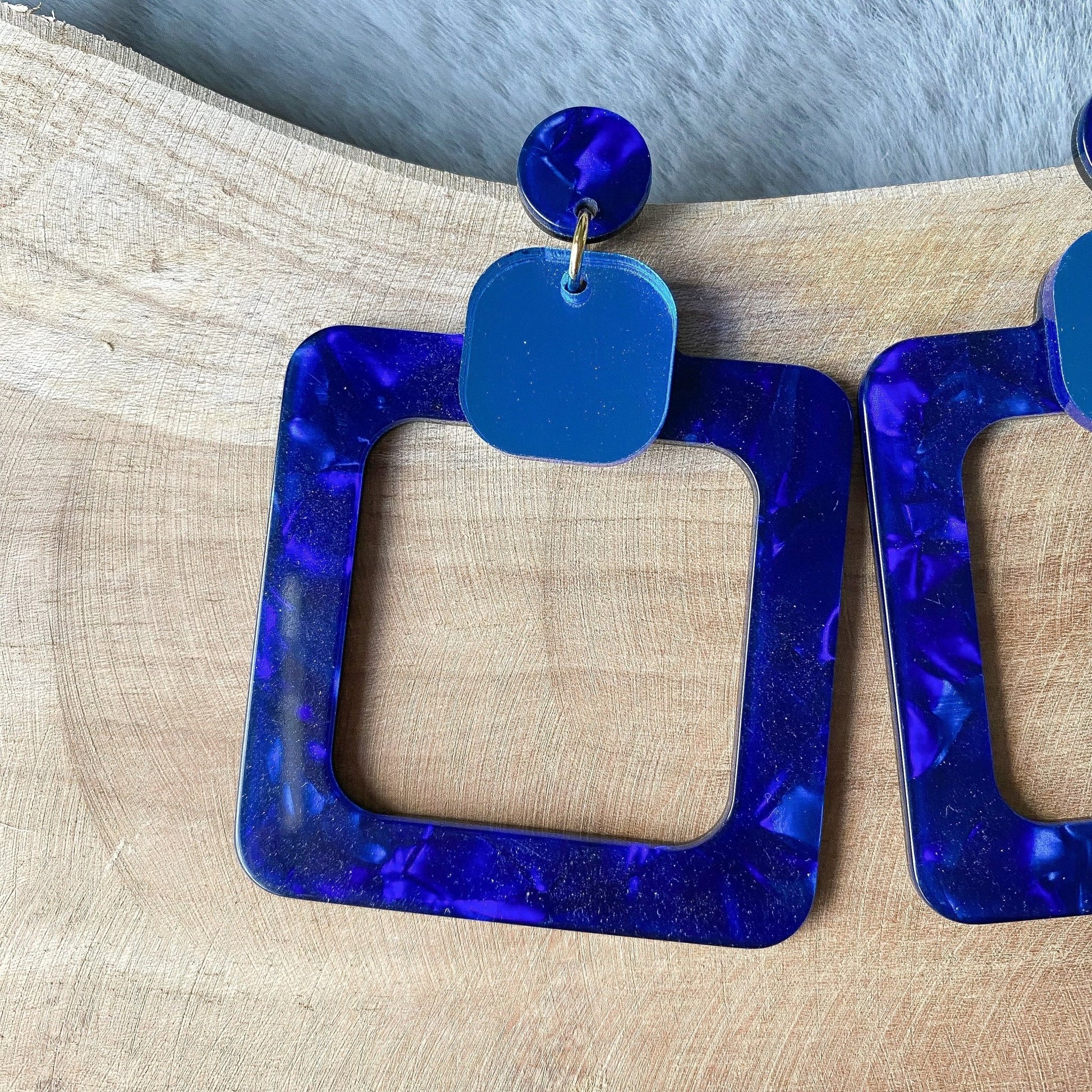 Große Statement Ohrringe "Nele" in blau Metallic Resin - Feenmanufaktur