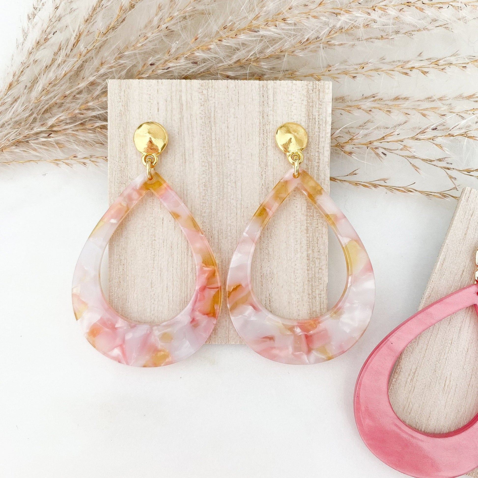 Handgefertigte Resin Ohrringe "Anna" in rosa - Feenmanufaktur