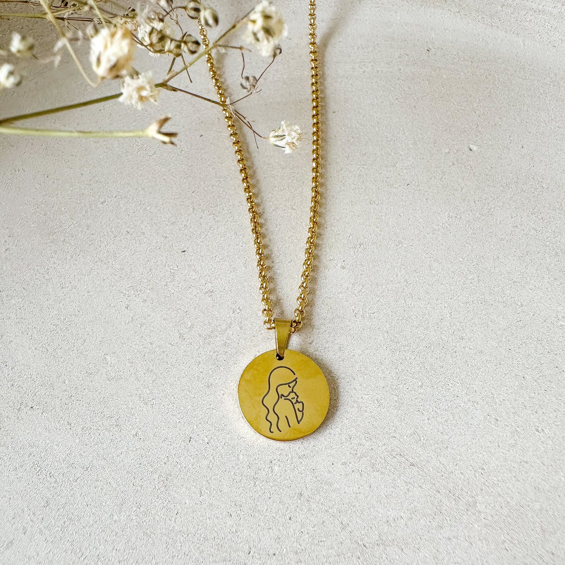 Halskette "Mama" in gold zum Muttertag