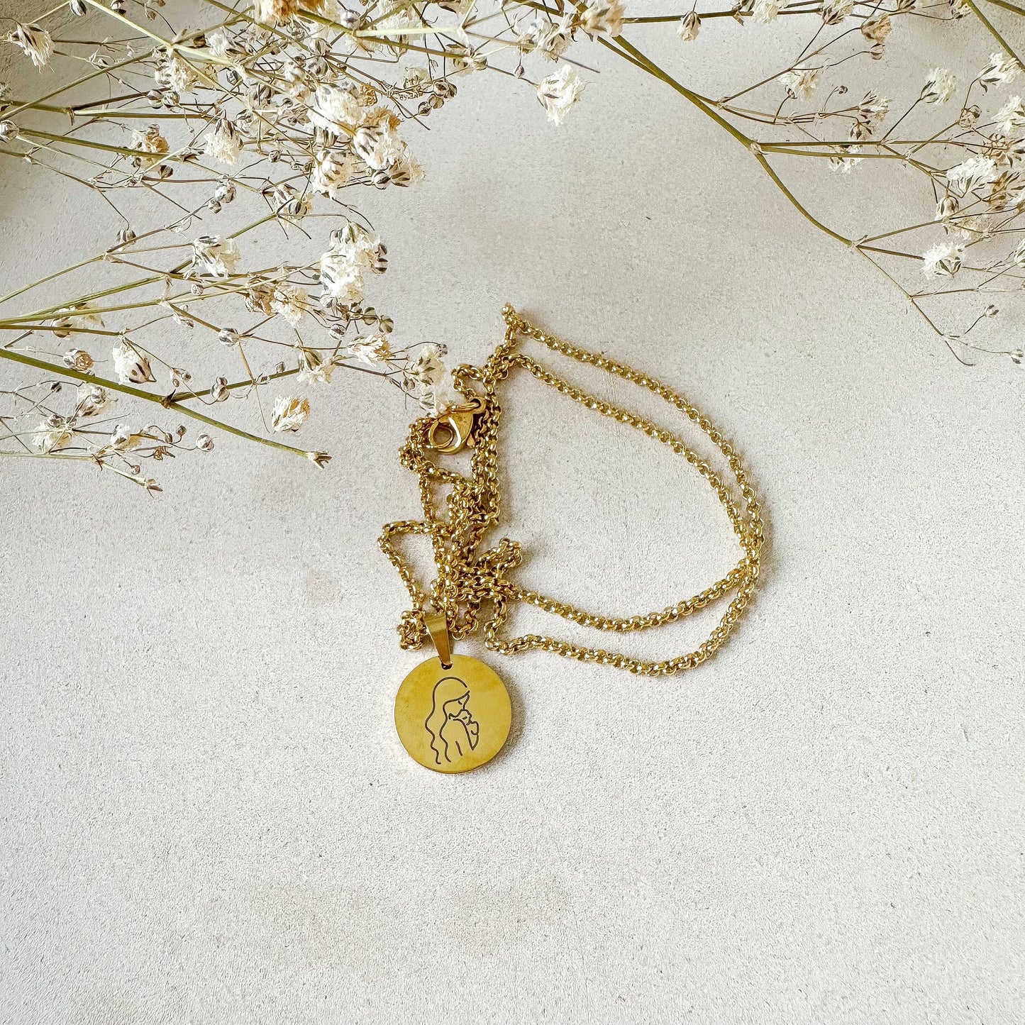 Halskette "Mama" in gold zum Muttertag