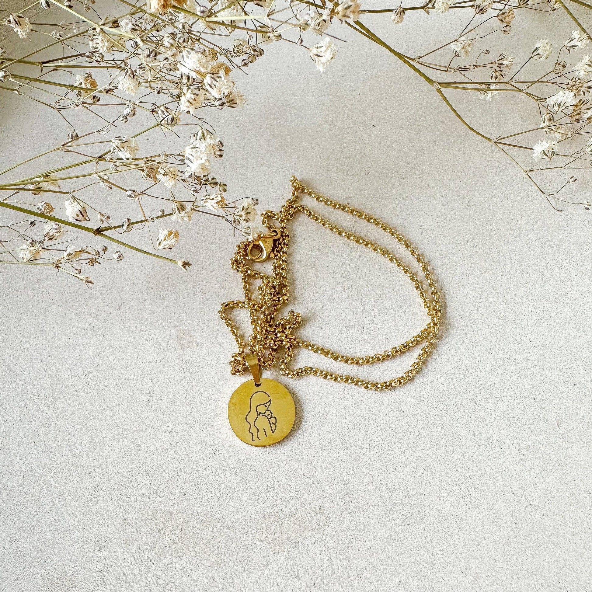 Halskette "Mama" in gold zum Muttertag
