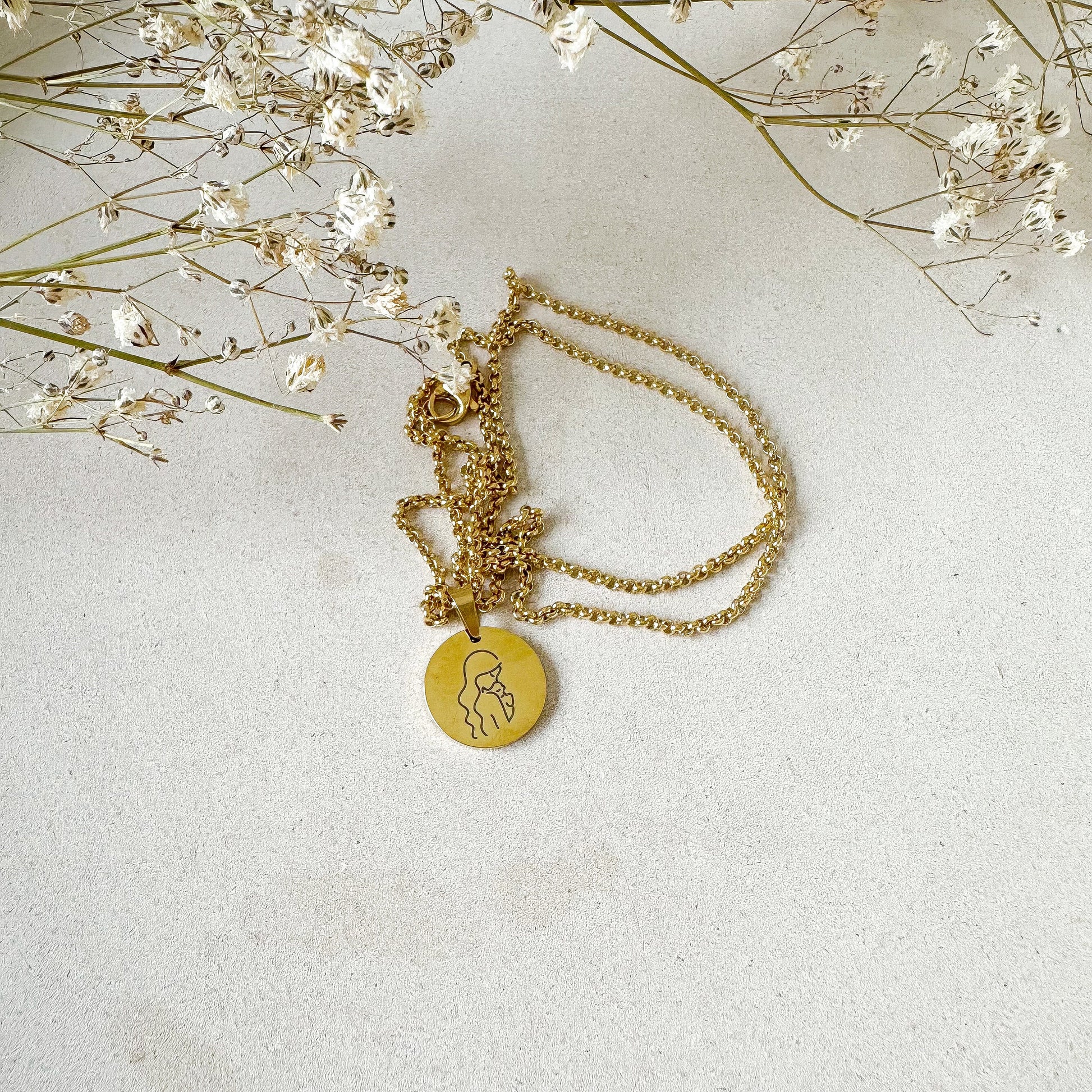 Halskette "Mama" in gold zum Muttertag