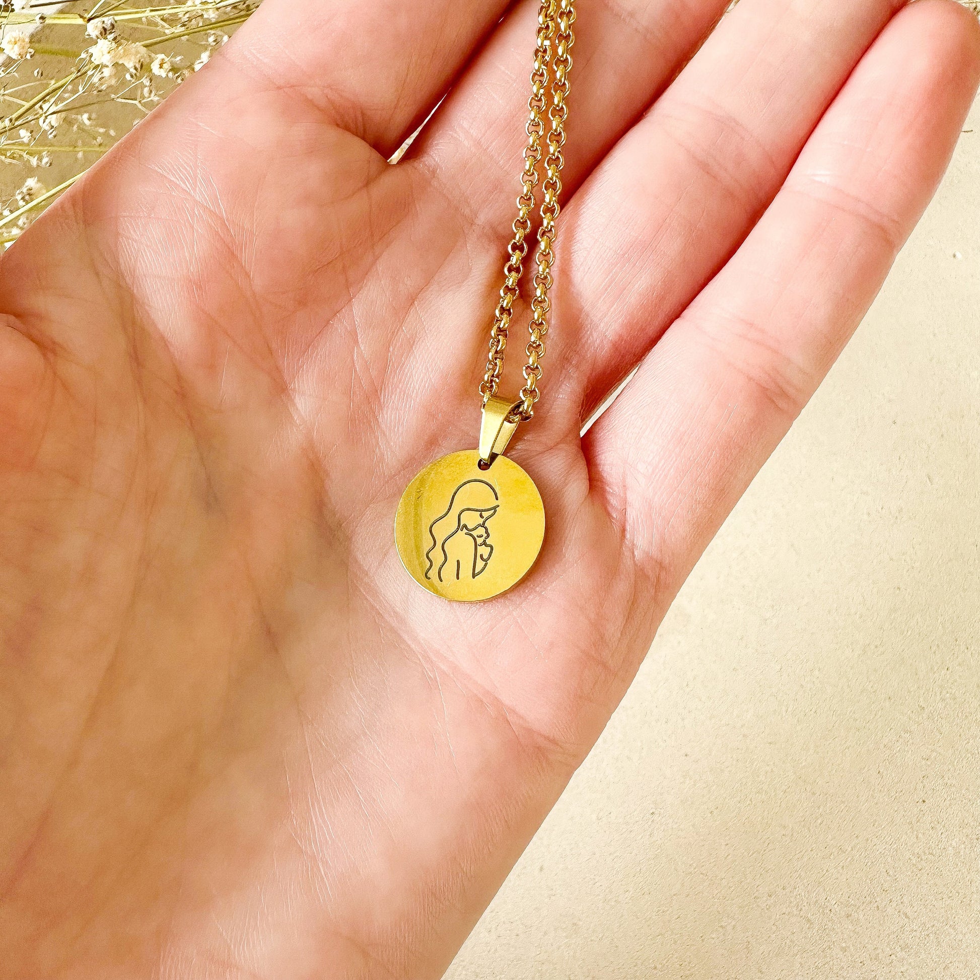 Halskette "Mama" in gold zum Muttertag
