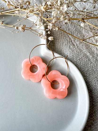Orangene Blumen Ohrringe in gold oder silber - Sommerschmuck