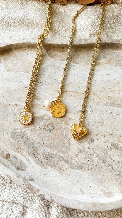 Halskette in gold - Sonne, Goldmünze und großes Herz