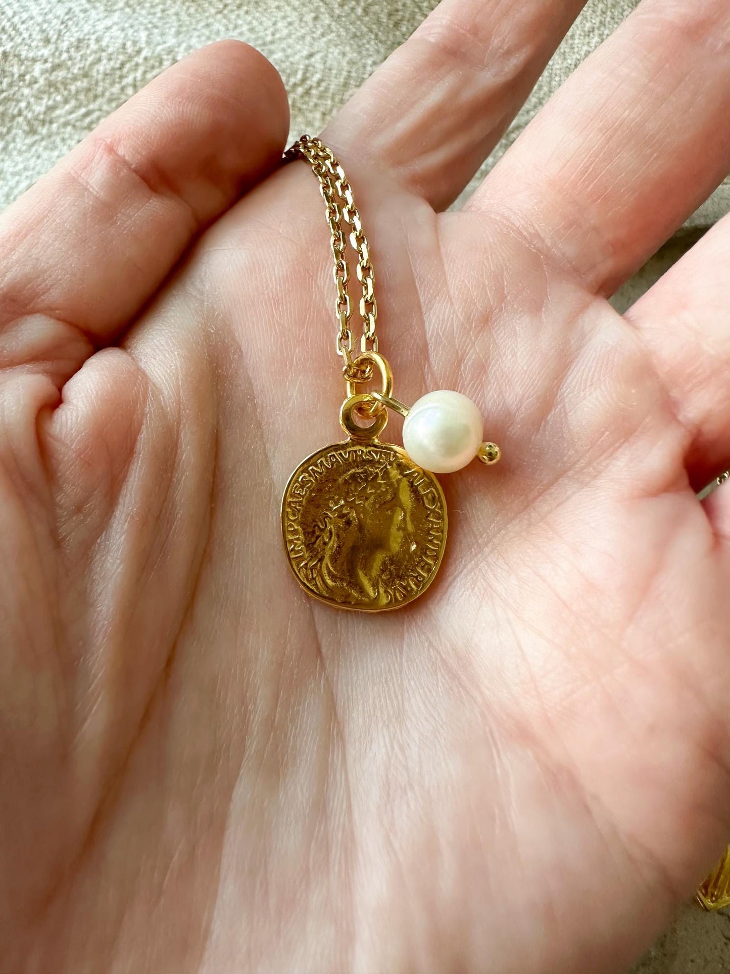 Halskette in gold - Sonne, Goldmünze und großes Herz
