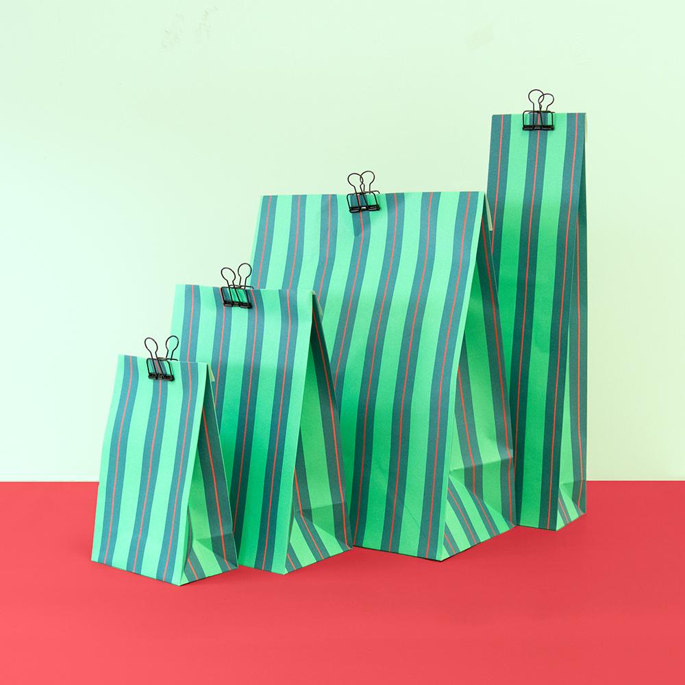 Geschentüte Blockbodenbeutel Tasche aus Papier 12 x 7 x 19 cm mit Streifen Motiv