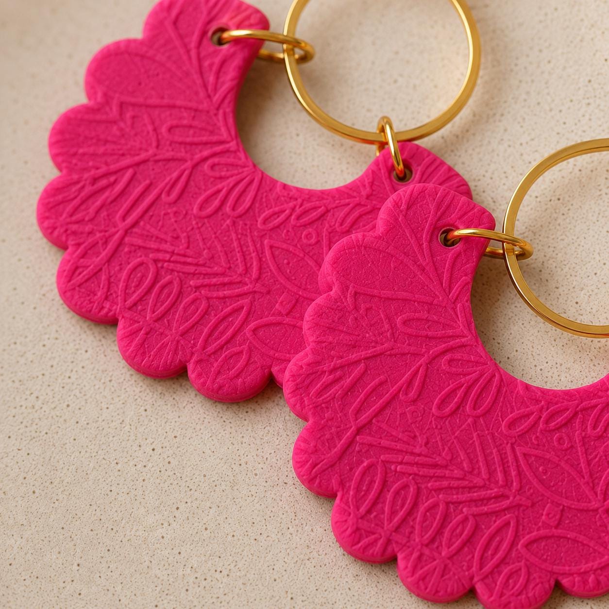 Ohrringe Dalia pink – Handgemachte Fimo Ohrringe mit Edelstahlstecker in Silber oder Gold, federleicht & modern aus Polymer Clay Sommer