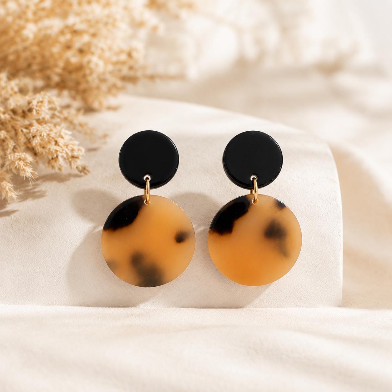 Ohrringe Milla mit Leopardenmuster – Statement Ohrringe Damen handgemacht, Edelstahl Ohrstecker, leichte Resin Ohrringe