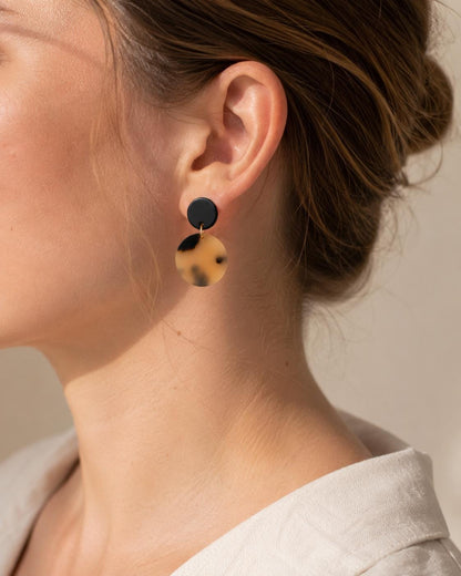 Ohrringe Milla mit Leopardenmuster – Statement Ohrringe Damen handgemacht, Edelstahl Ohrstecker, leichte Resin Ohrringe