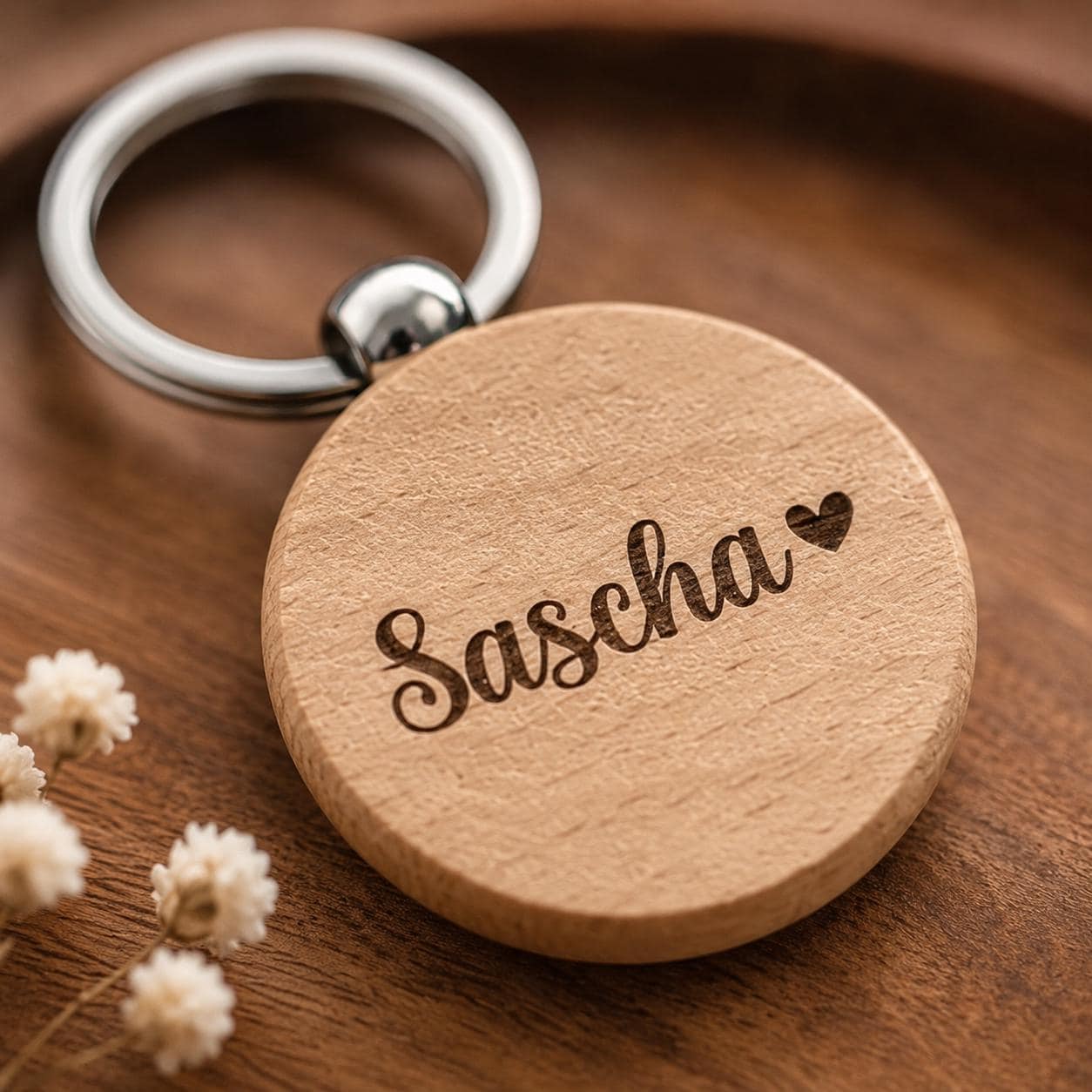 Personalisierter Holz-Schlüsselanhänger mit Name oder Wunschwort – graviertes Geschenk für Pärchen, Mama, Papa, Oma, Opa & Freunde