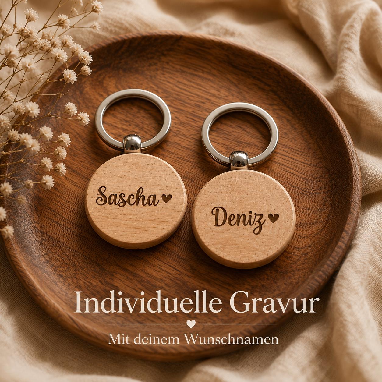 Personalisierter Holz-Schlüsselanhänger mit Name oder Wunschwort – graviertes Geschenk für Pärchen, Mama, Papa, Oma, Opa & Freunde