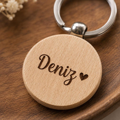 Personalisierter Holz-Schlüsselanhänger mit Name oder Wunschwort – graviertes Geschenk für Pärchen, Mama, Papa, Oma, Opa & Freunde
