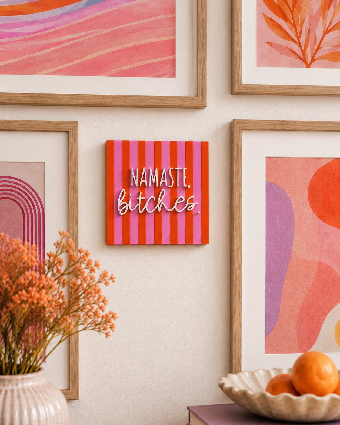 3MF 3D-Druckdatei „Namaste, Bitches“ – skalierbare Deko Kachel | Deko Schriftzug für moderne Einrichtung | inkl. unbegrenzter Gewerbelizenz