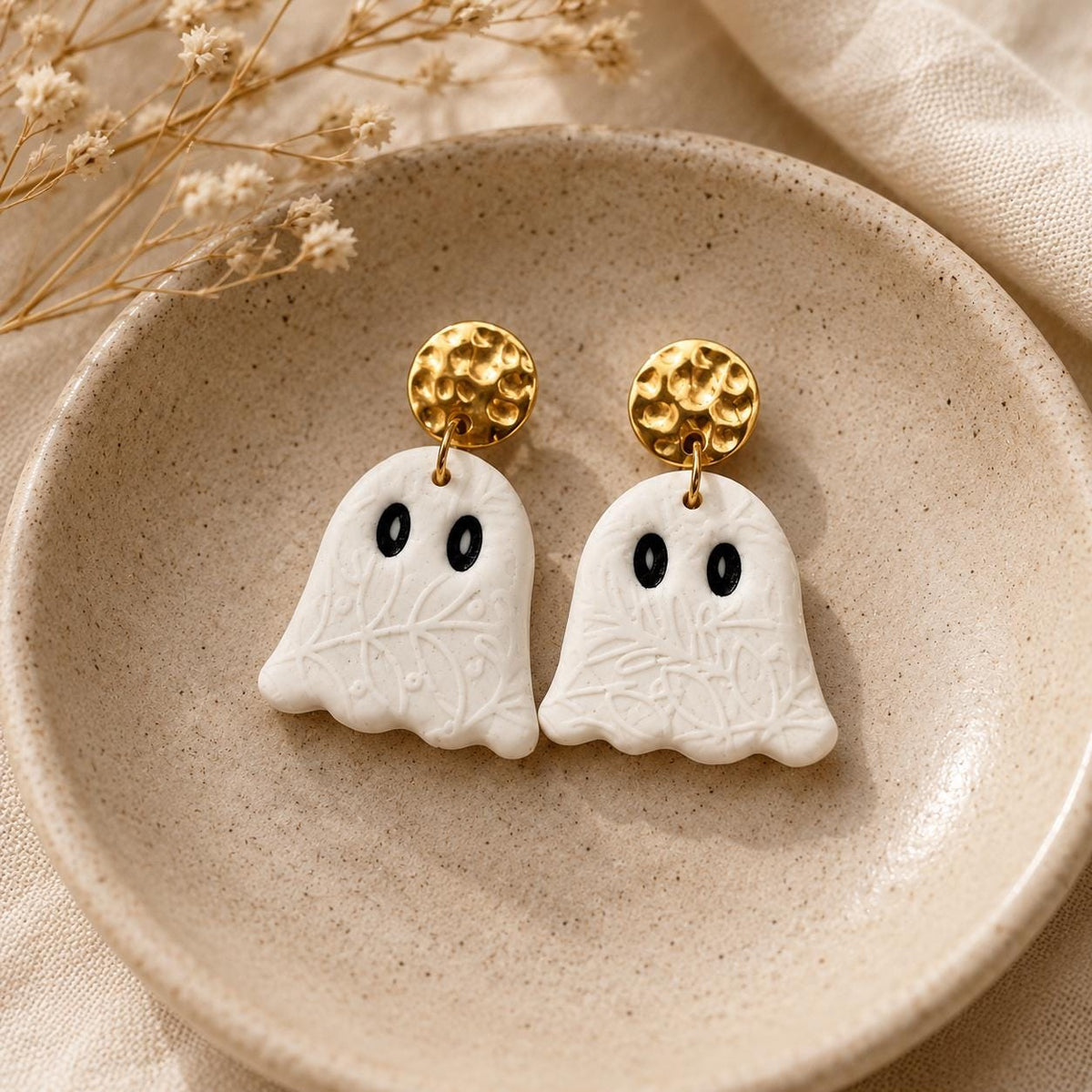 Geist Ohrringe Nola aus Polymer Clay – handgemachte Halloween Ohrringe, Fimo Ohrschmuck, gold oder silber, Geschenk für Halloween Fans