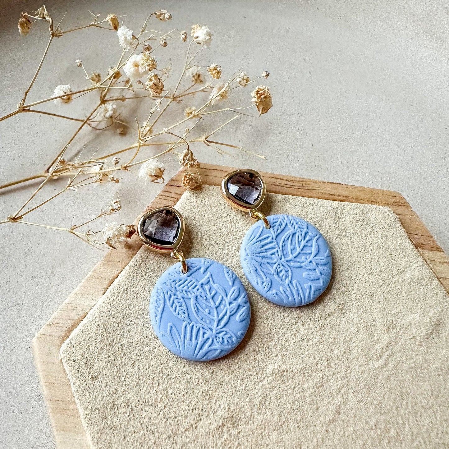 Kleine Polymer Clay Ohrringe "Bea" blau mit Kristallglas Stecker - Feenmanufaktur