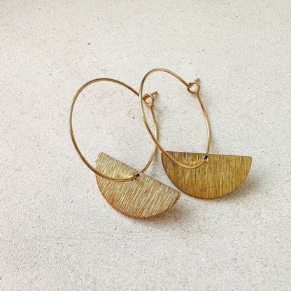 Minimalistische Creolen mit Halbkreis Anhänger - Feenmanufaktur