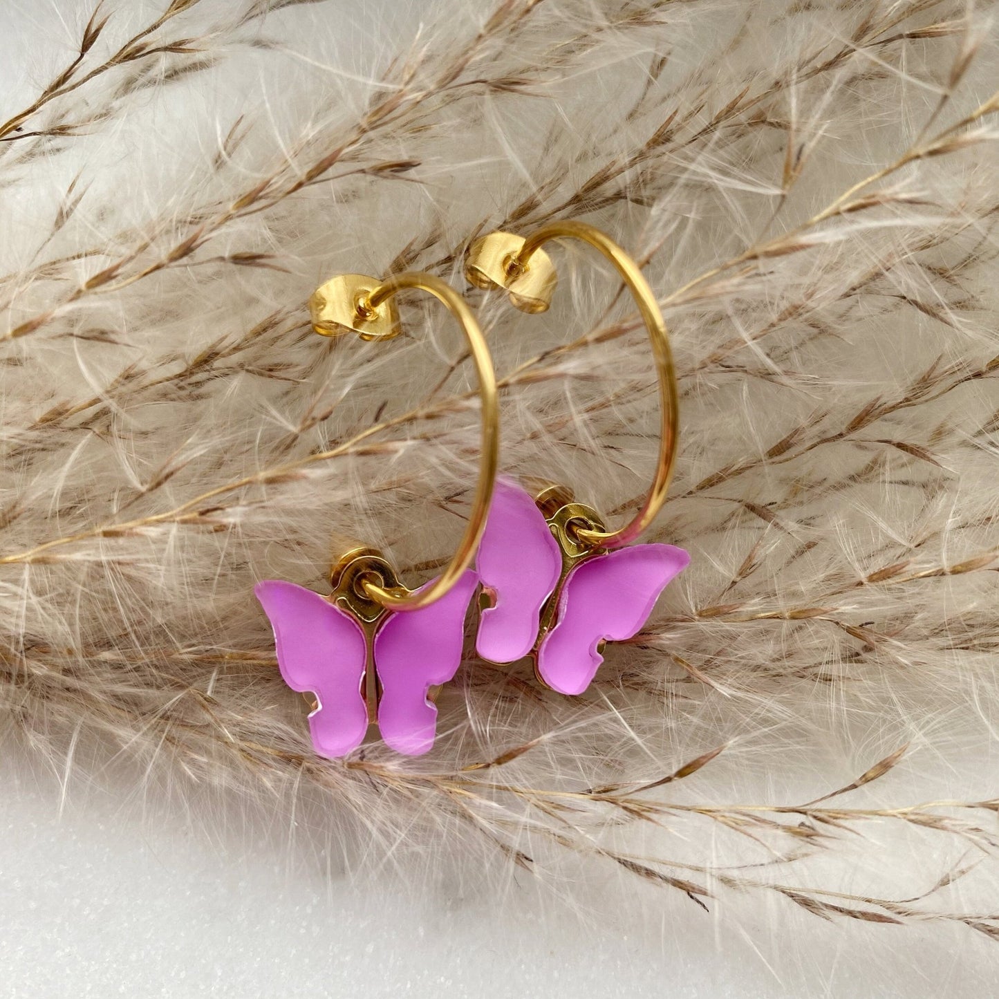 Ohrringe mit Schmetterling in beige gold - Feenmanufaktur