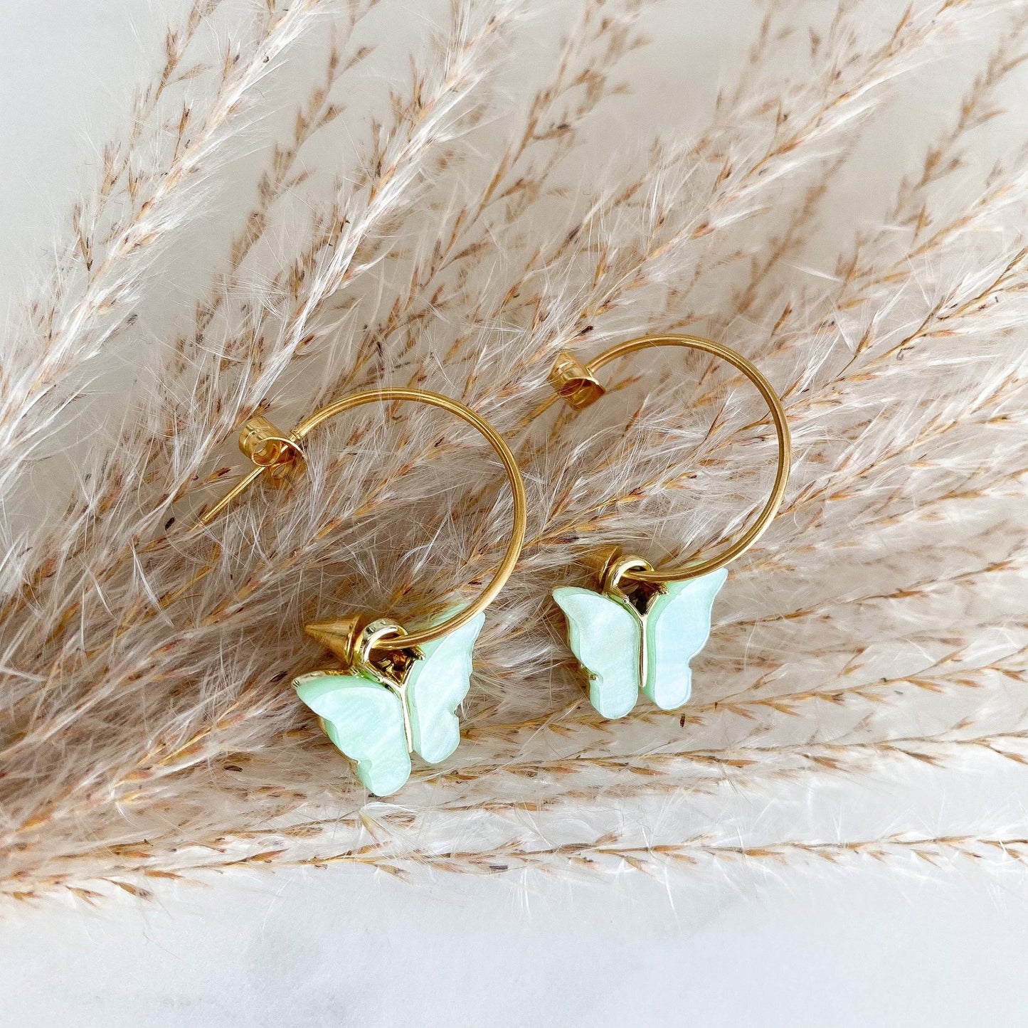 Ohrringe mit Schmetterling in mint gold - Feenmanufaktur