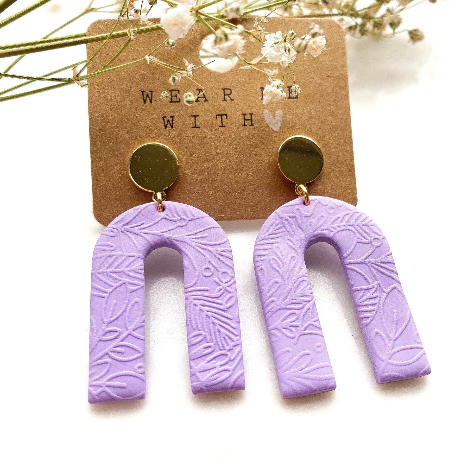 Polymer Clay Bogen Ohrringe fliederfarben - Feenmanufaktur