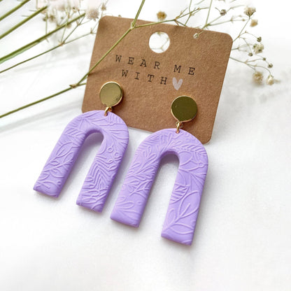 Polymer Clay Bogen Ohrringe fliederfarben - Feenmanufaktur