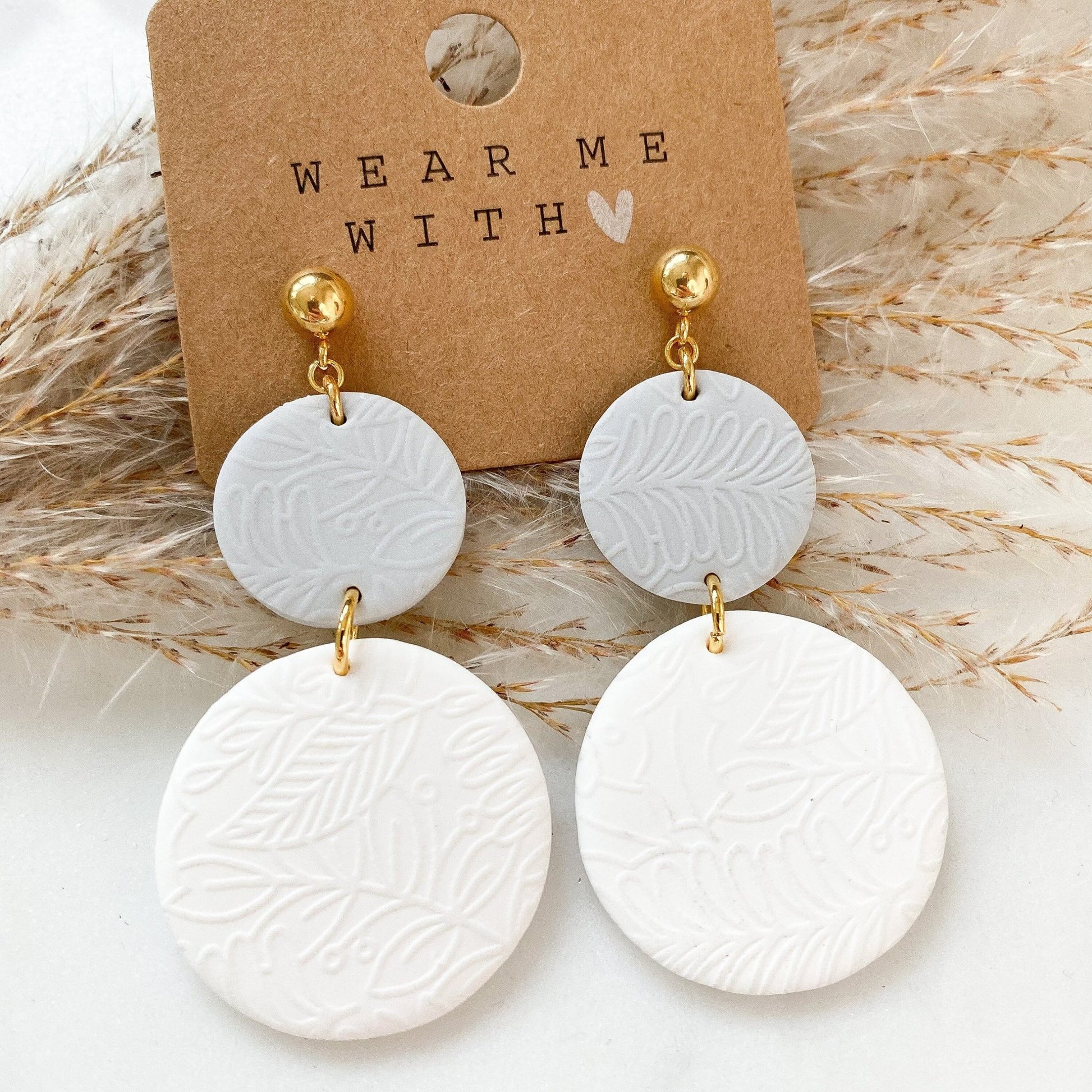 Polymer Clay Ohrringe "Bella" weiß grau gold - Feenmanufaktur