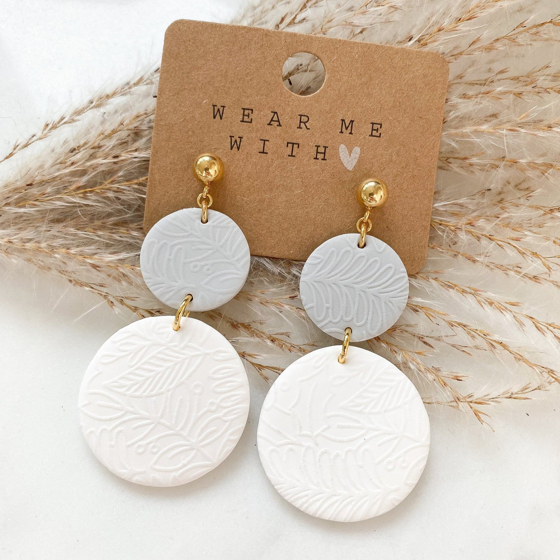 Polymer Clay Ohrringe "Bella" weiß grau gold - Feenmanufaktur
