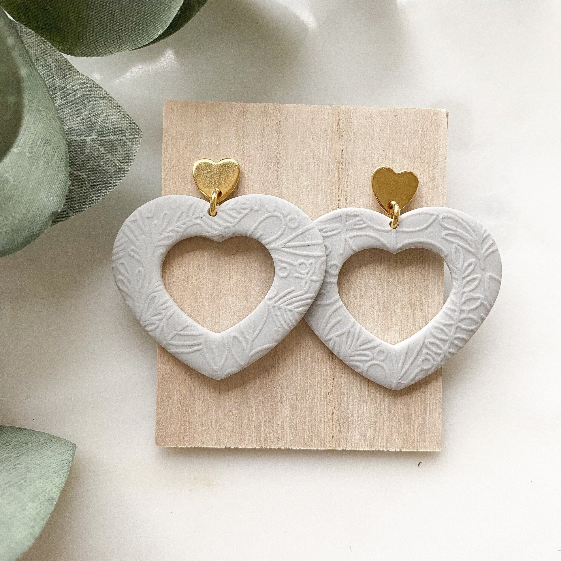Polymer Clay Ohrringe "Herzchen" grau gold - Feenmanufaktur