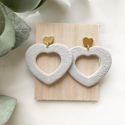 Polymer Clay Ohrringe "Herzchen" grau gold - Feenmanufaktur