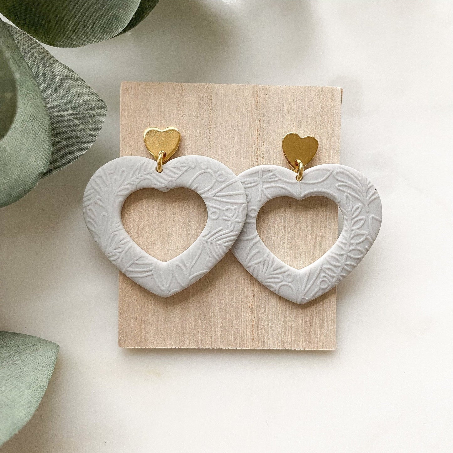 Polymer Clay Ohrringe "Herzchen" grau gold - Feenmanufaktur