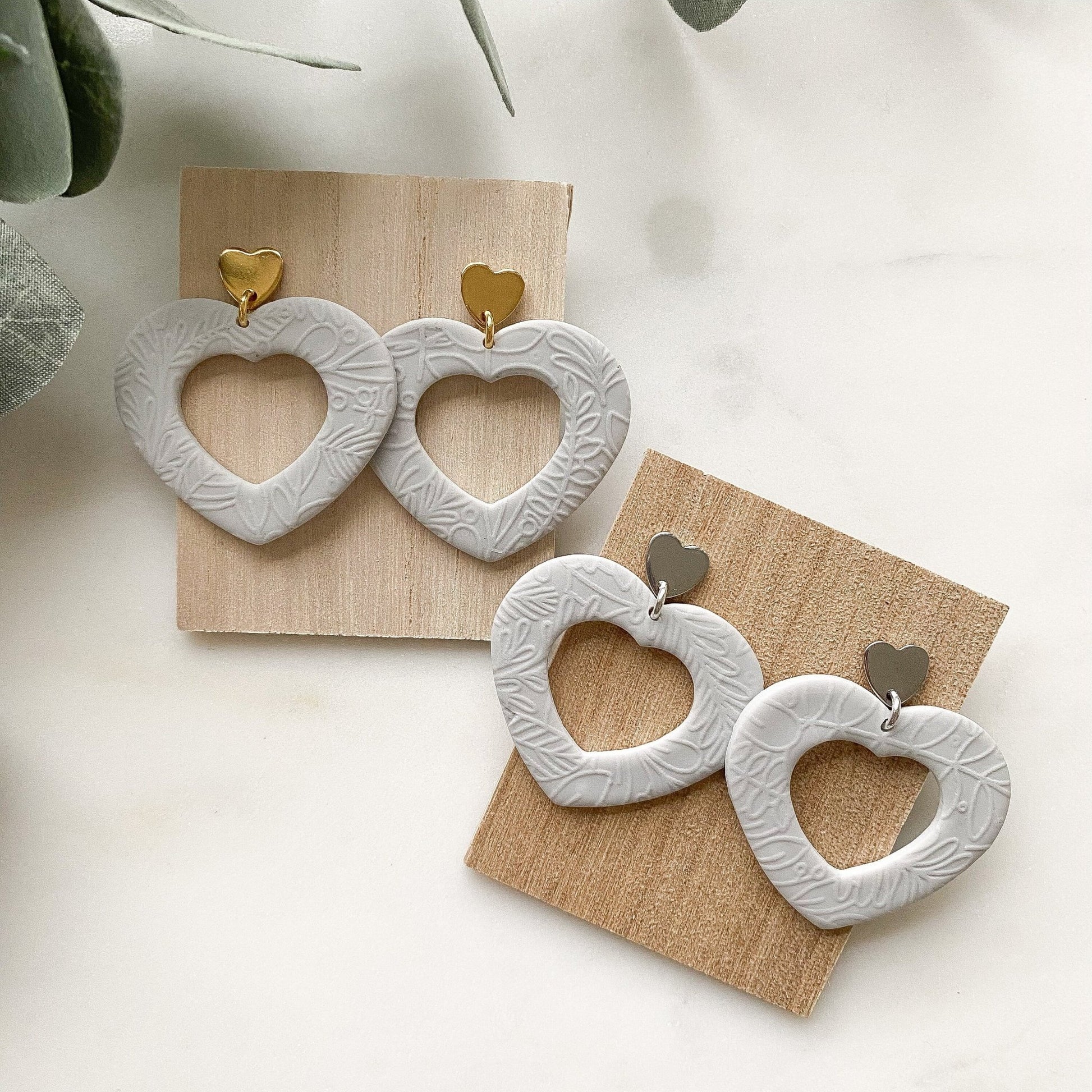 Polymer Clay Ohrringe "Herzchen" grau gold - Feenmanufaktur