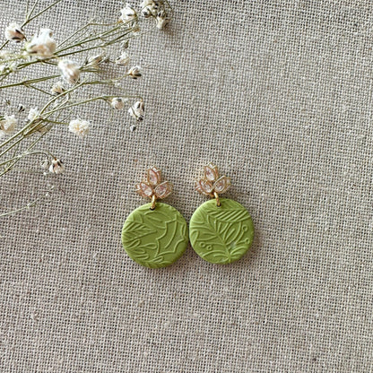 Polymer Clay Ohrringe "Lotus" in Perlmutt - Stecker 24k vergoldet - Feenmanufaktur