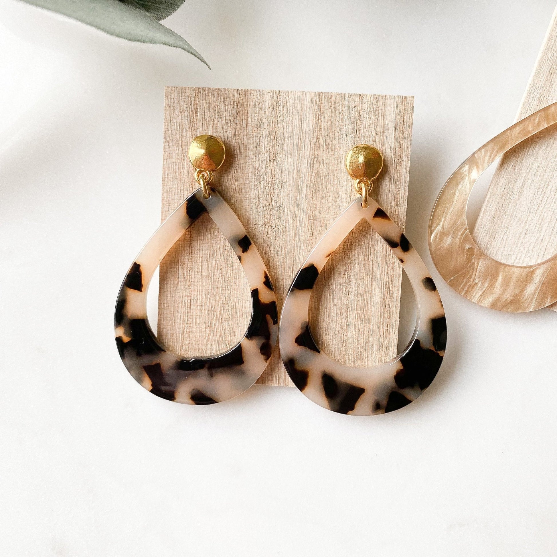 Resin Ohrringe "Anna" beige oder Leomuster - Feenmanufaktur