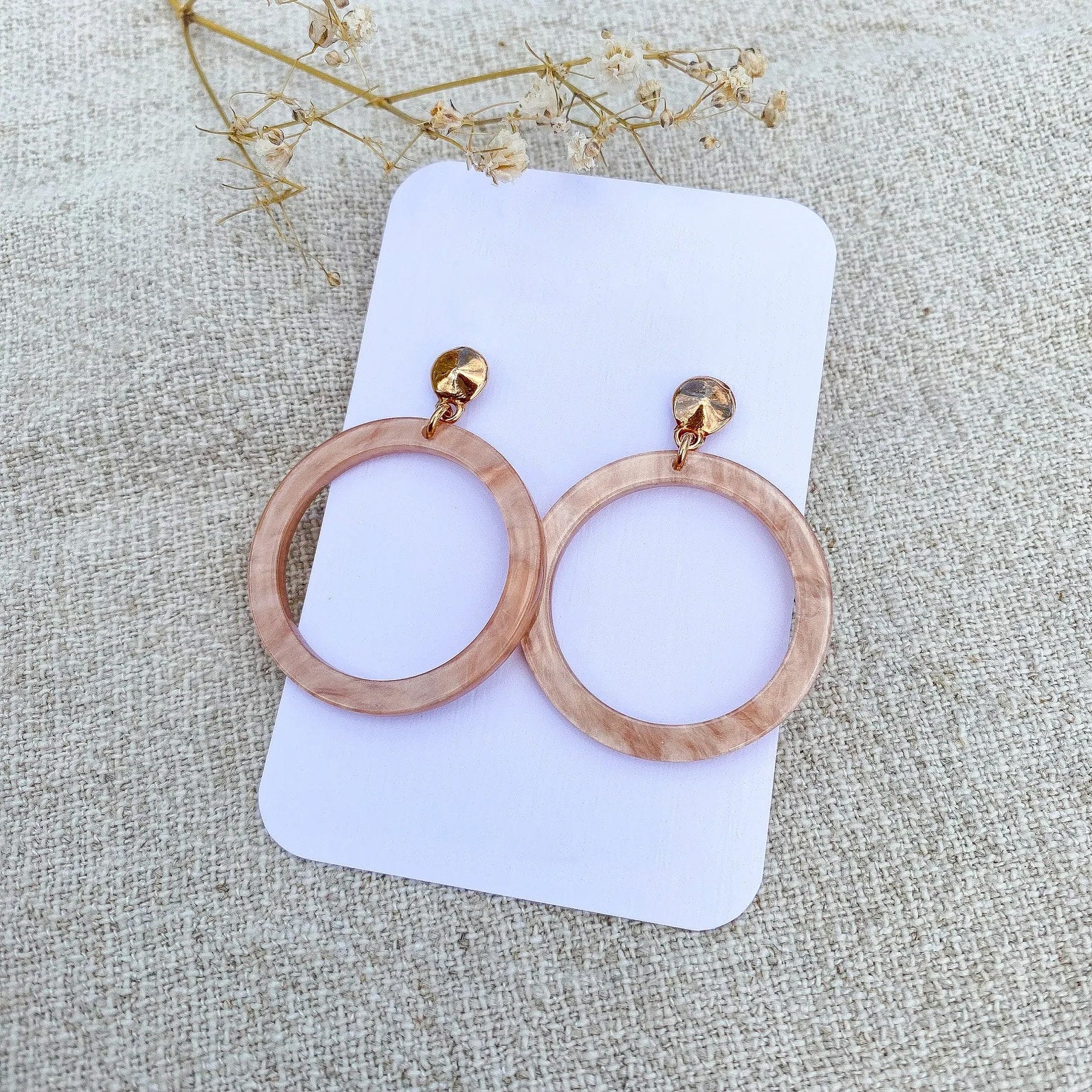 Runde Resin Harz Ohrringe in light rosé rosa - Feenmanufaktur