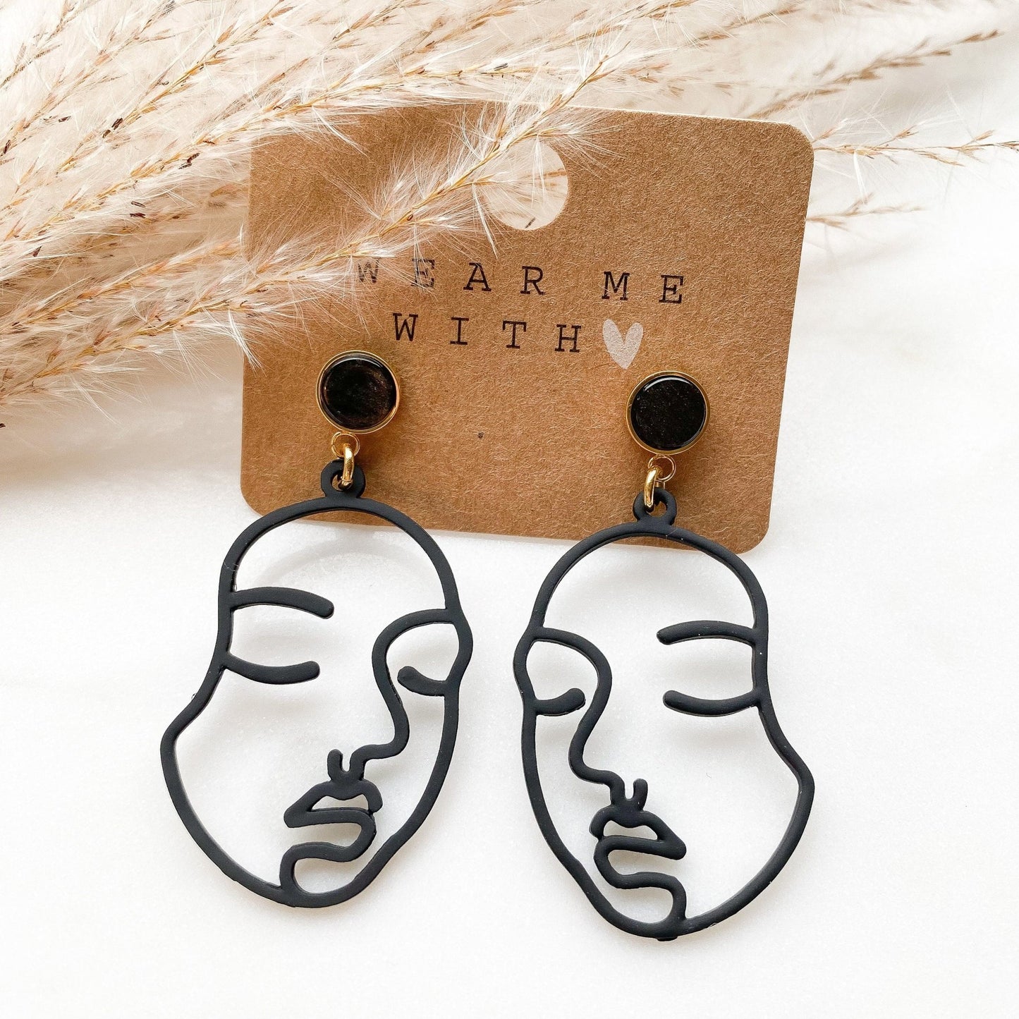 Schwarze Boho Ohrringe mit Gesicht - Feenmanufaktur
