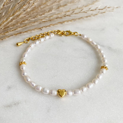 Süßwasserperlen Armband mit Herz *Liebe* Perlen gold im Boho Stil - Freundin Geschenk Perlenarmband Geschenk Herzchen Valentinstag - Feenmanufaktur
