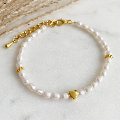Süßwasserperlen Armband mit Herz *Liebe* Perlen gold im Boho Stil - Freundin Geschenk Perlenarmband Geschenk Herzchen Valentinstag - Feenmanufaktur
